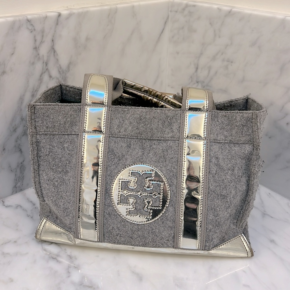 TORY BURCH! One of a Kind! Who doesn’t LOVE a good tote?! Stands up on its own!